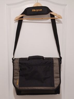 Targus Black and Gray Messenger Laptop Bag for Men